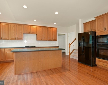 23353 Lennoxville Way - Photo Thumbnail 15