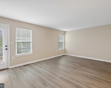 104 Frazer Drive - Photo Thumbnail 16