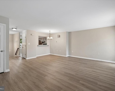 104 Frazer Drive - Photo Thumbnail 18