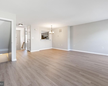 104 Frazer Drive - Photo Thumbnail 13