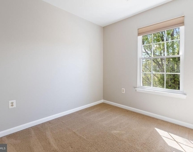 104 Frazer Drive - Photo Thumbnail 22