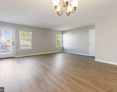 104 Frazer Drive - Photo Thumbnail 10