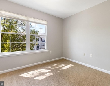 104 Frazer Drive - Photo Thumbnail 24