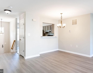 104 Frazer Drive - Photo Thumbnail 14