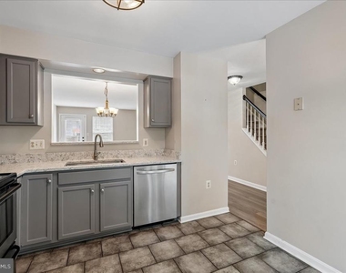104 Frazer Drive - Photo Thumbnail 10