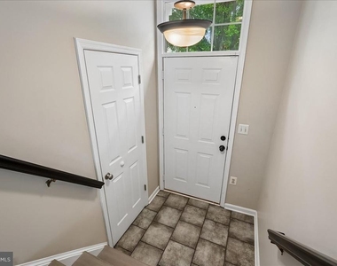 104 Frazer Drive - Photo Thumbnail 5