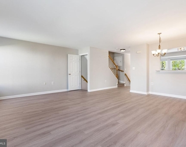 104 Frazer Drive - Photo Thumbnail 12