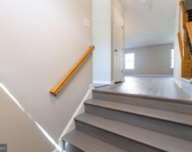 104 Frazer Drive - Photo Thumbnail 3