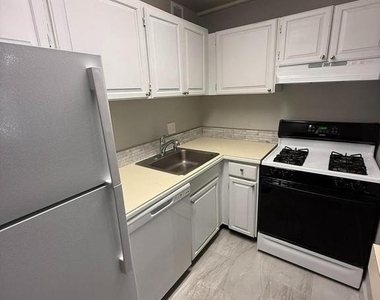 3100 S Manchester Street - Photo Thumbnail 5