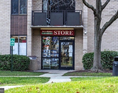 3100 S Manchester Street - Photo Thumbnail 14