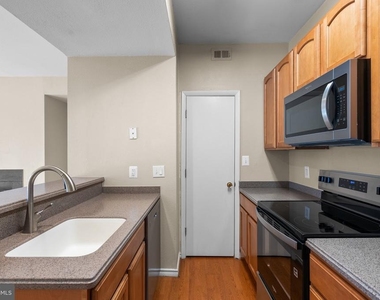 12151 Penderview Lane - Photo Thumbnail 9