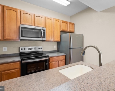 12151 Penderview Lane - Photo Thumbnail 7
