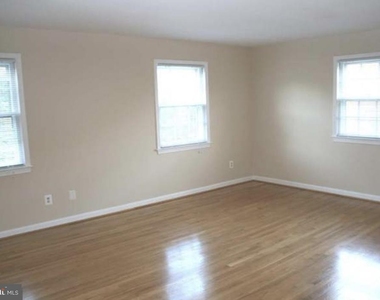 9209 Graceland Place - Photo Thumbnail 3