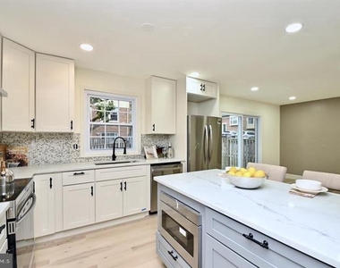 4702 Forestdale Drive - Photo Thumbnail 8