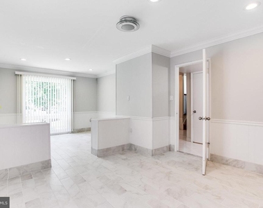 9212 Arabian Avenue - Photo Thumbnail 3