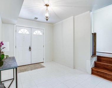 9212 Arabian Avenue - Photo Thumbnail 2