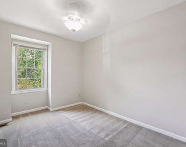 2917 Village Spring Lane - Photo Thumbnail 18