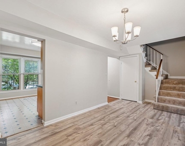 2917 Village Spring Lane - Photo Thumbnail 7