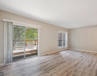 2917 Village Spring Lane - Photo Thumbnail 9