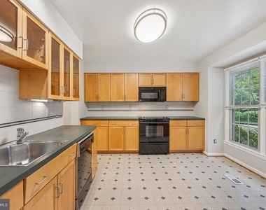 2917 Village Spring Lane - Photo Thumbnail 3