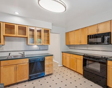 2917 Village Spring Lane - Photo Thumbnail 4