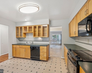 2917 Village Spring Lane - Photo Thumbnail 5