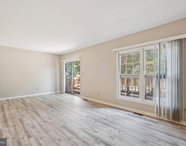 2917 Village Spring Lane - Photo Thumbnail 11
