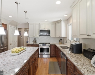 2432 Rockbridge Street - Photo Thumbnail 9