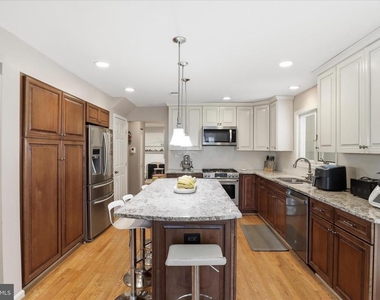 2432 Rockbridge Street - Photo Thumbnail 8
