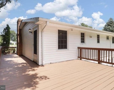 6224 Thornwood Drive - Photo Thumbnail 19