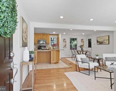 6224 Thornwood Drive - Photo Thumbnail 2