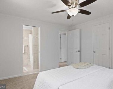 6224 Thornwood Drive - Photo Thumbnail 16