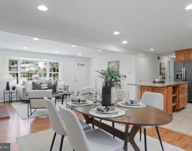 6224 Thornwood Drive - Photo Thumbnail 7