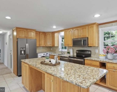 6224 Thornwood Drive - Photo Thumbnail 8