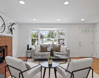 6224 Thornwood Drive - Photo Thumbnail 4