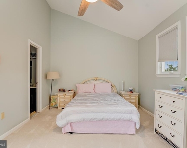 10219 Aspen Willow Drive - Photo Thumbnail 18