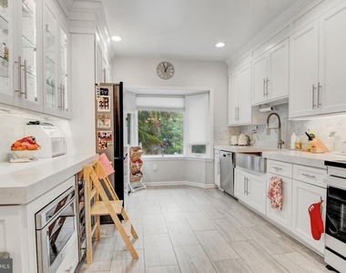 10219 Aspen Willow Drive - Photo Thumbnail 4