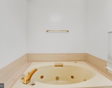 10219 Aspen Willow Drive - Photo Thumbnail 12