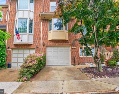 10219 Aspen Willow Drive - Photo Thumbnail 3