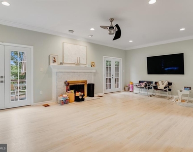 10219 Aspen Willow Drive - Photo Thumbnail 9