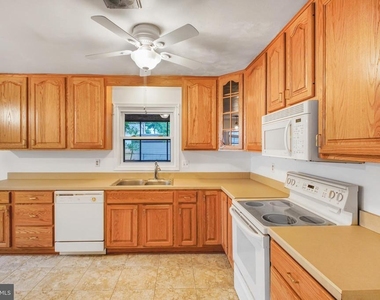 408 Deerwood Drive - Photo Thumbnail 6