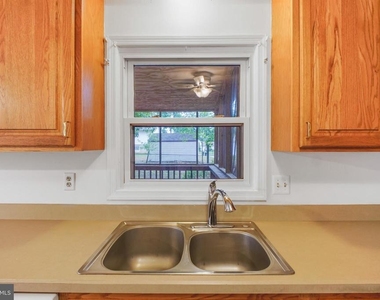 408 Deerwood Drive - Photo Thumbnail 7