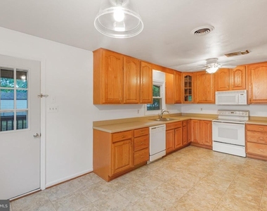 408 Deerwood Drive - Photo Thumbnail 10