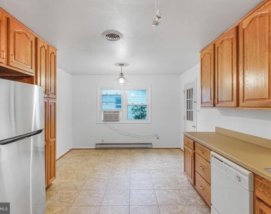 408 Deerwood Drive - Photo Thumbnail 8