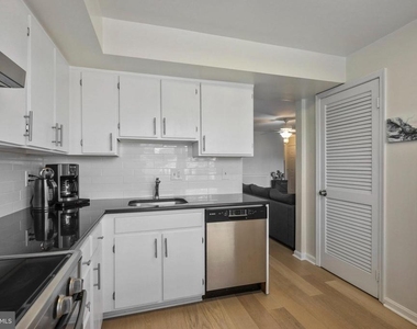 1417 Oronoco Street - Photo Thumbnail 10