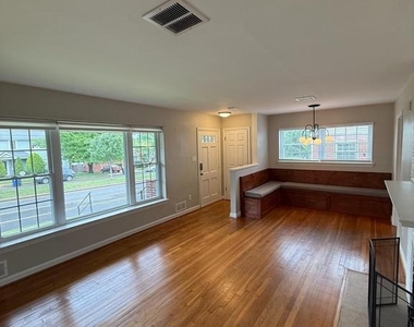 2632 N Sycamore Street - Photo Thumbnail 3