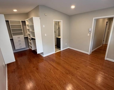 2632 N Sycamore Street - Photo Thumbnail 10