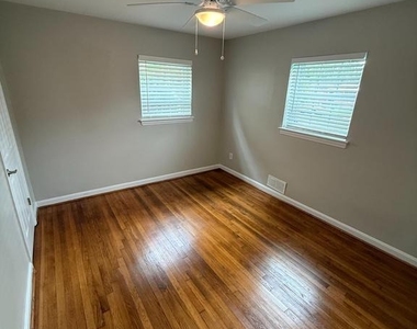 2632 N Sycamore Street - Photo Thumbnail 13
