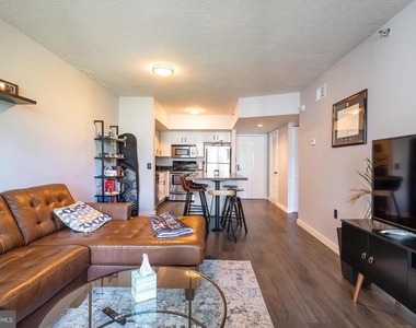 1001 N Randolph Street - Photo Thumbnail 6