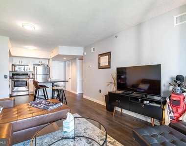 1001 N Randolph Street - Photo Thumbnail 5